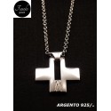 Croce moderna con collana