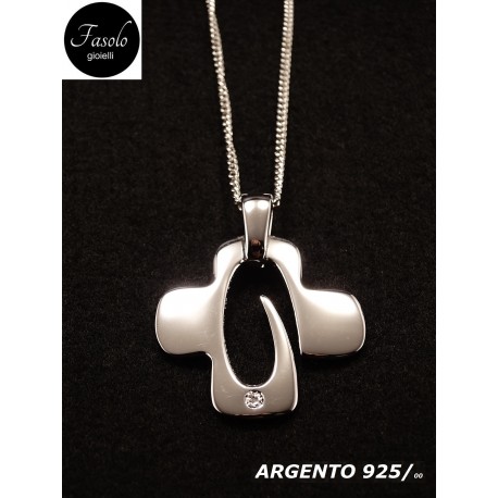 Croce moderna con diamante e collana