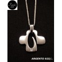 Croce moderna con diamante e collana